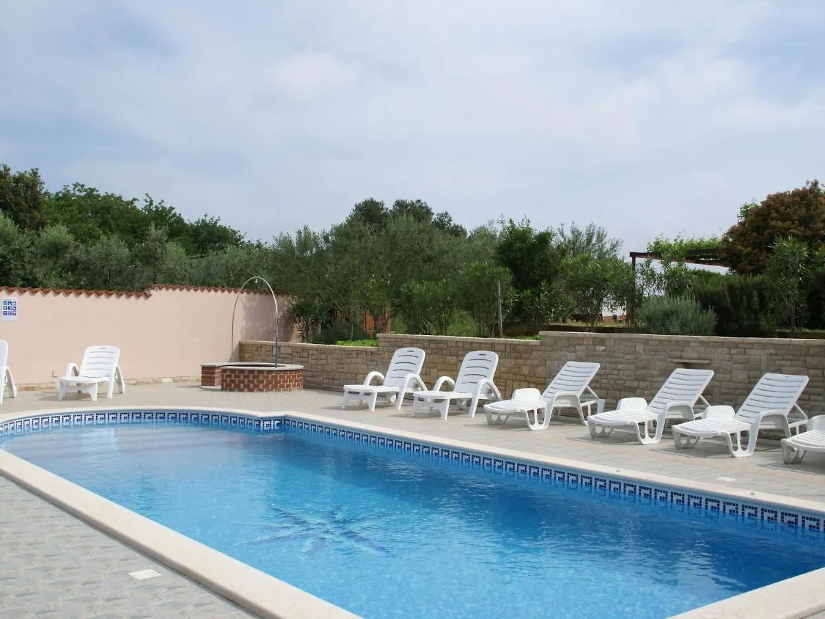 Charming Apartment In Banjole Near Sea