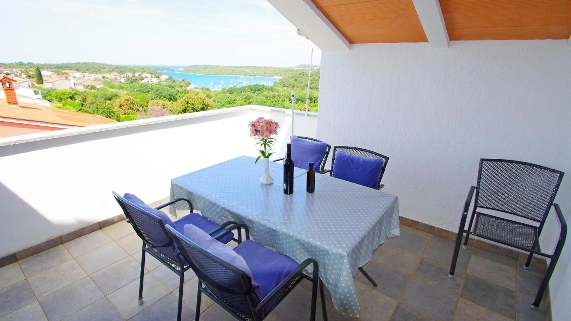 Charming Apartment In Banjole Near Sea Croatia