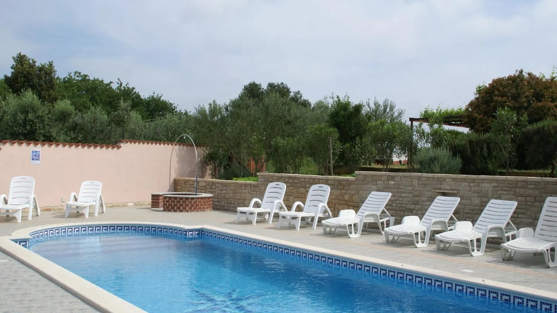 Charming Apartment In Banjole Near Sea