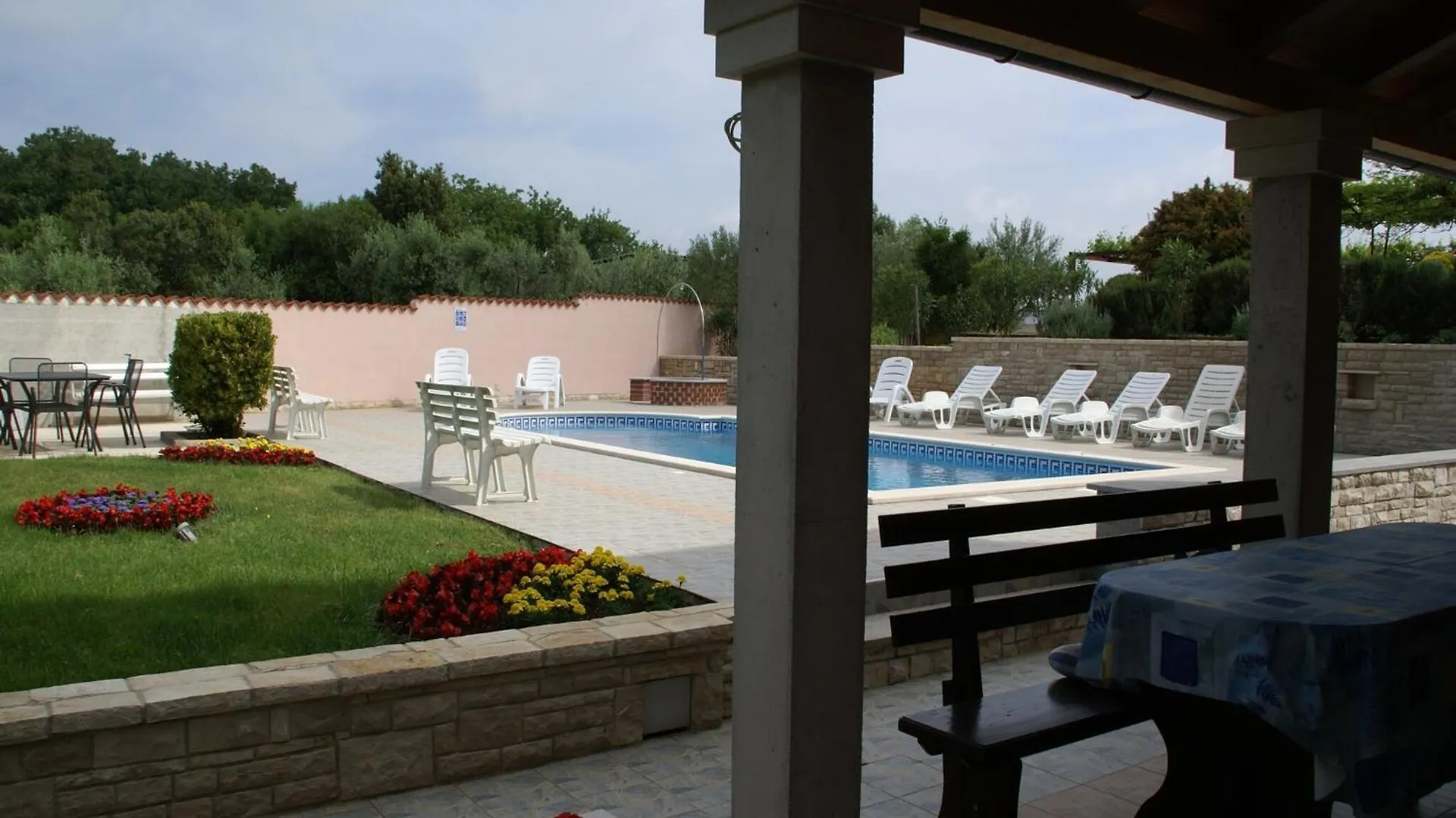 Charming Apartment In Banjole Near Sea Croatia