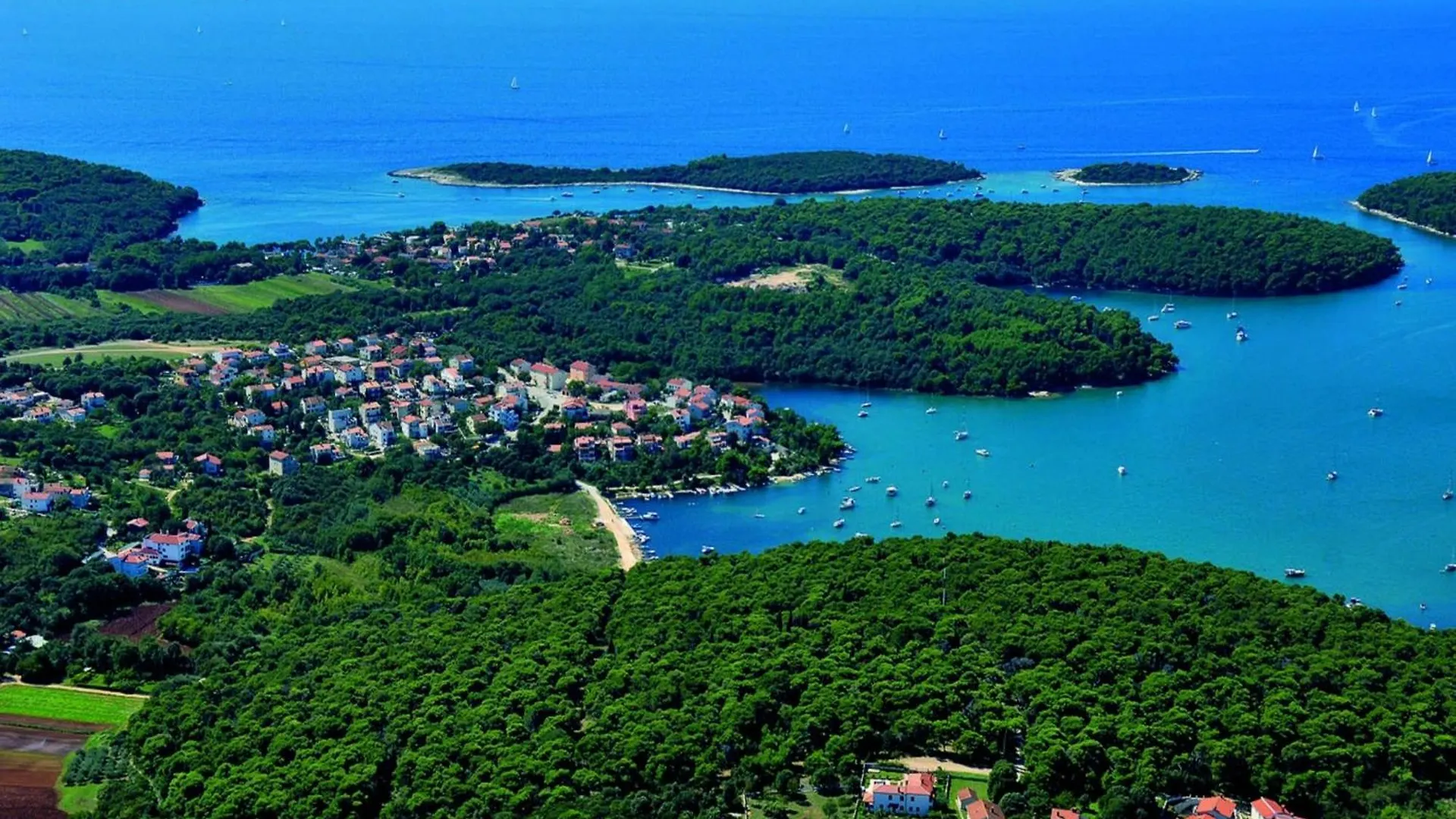 Charming Apartment In Banjole Near Sea Croatia