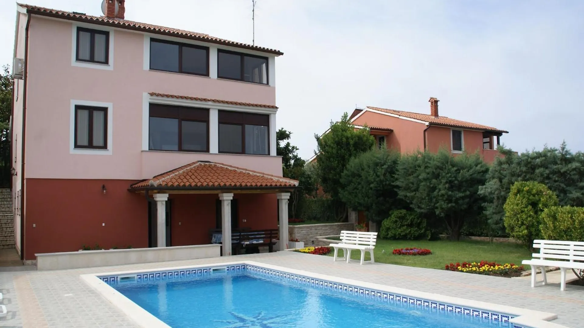 Charming Apartment In Banjole Near Sea